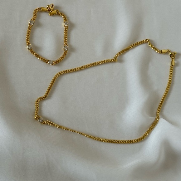 Elegant Gold and Silver Women's Jewelry Set - Picture 3 of 7